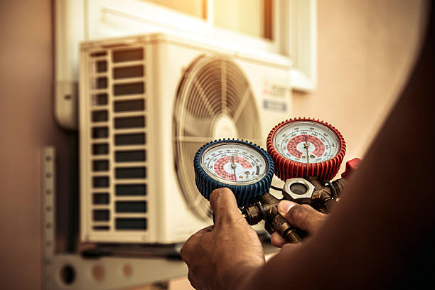 Professional Hvac technician working in Columbia, MD